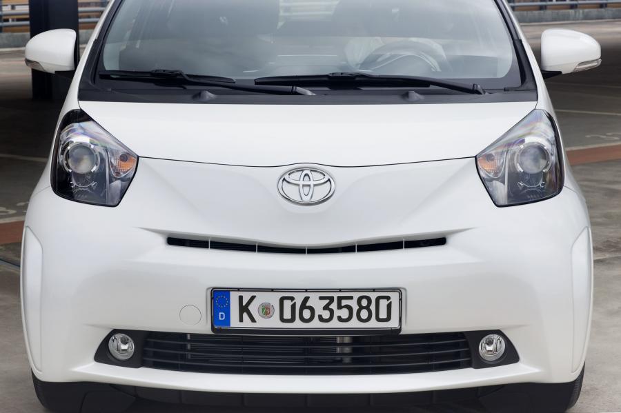  Toyota iQ 2008 года  (фото 81 из 225)